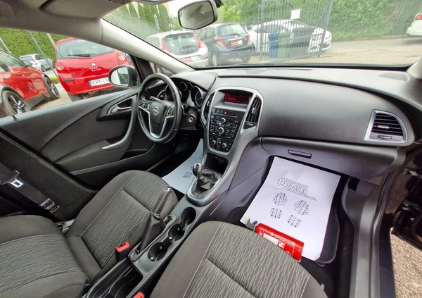 Opel Astra cena 25900 przebieg: 117000, rok produkcji 2012 z Żnin małe 781